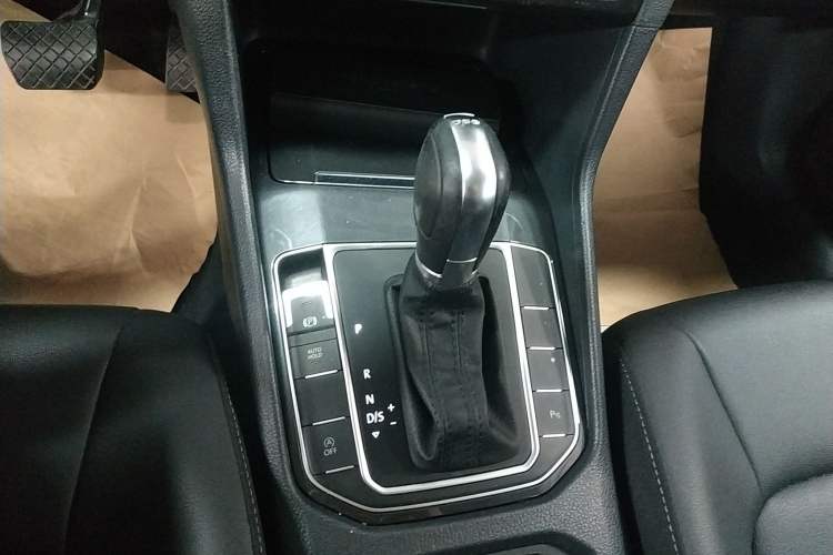 Used Volkswagen Golf Sportsvan 2019 280TSI Automatic Trendy Model China VI Standard Gear Lever