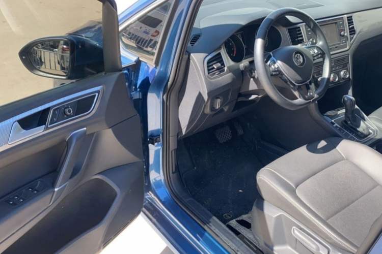 Used Volkswagen Golf Sportsvan 2019 280TSI Automatic Trendy Model China VI Standard Interior 3