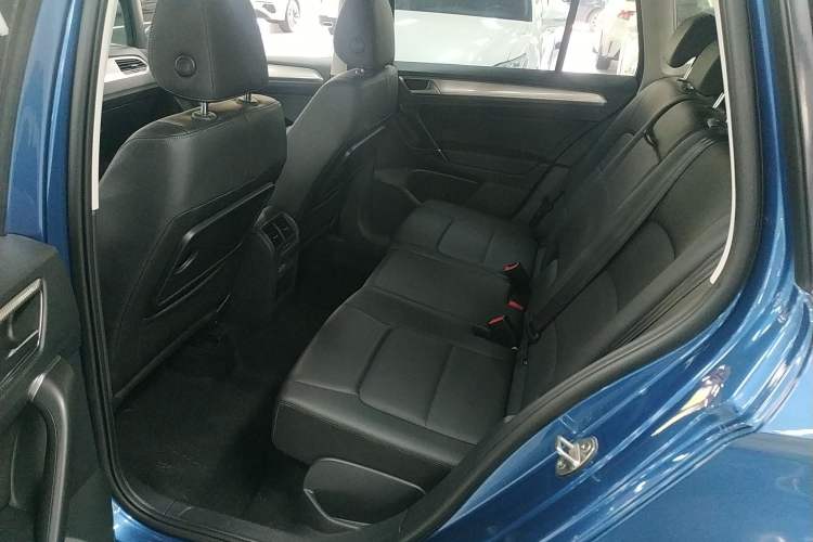 Used Volkswagen Golf Sportsvan 2019 280TSI Automatic Trendy Model China VI Standard Interior 4
