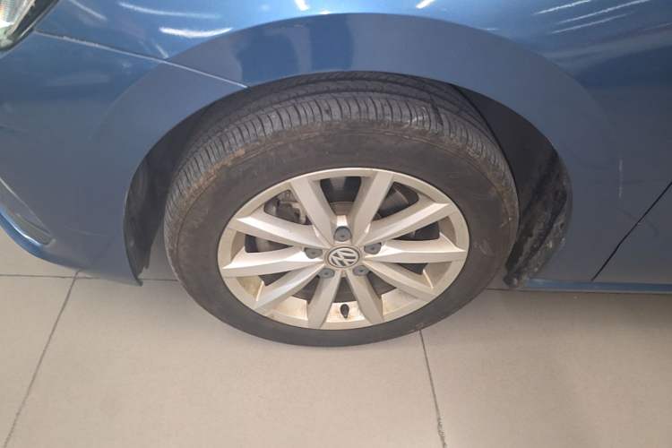 Used Volkswagen Golf Sportsvan 2019 280TSI Automatic Trendy Edition China V Standard Left Front Wheel Hub
