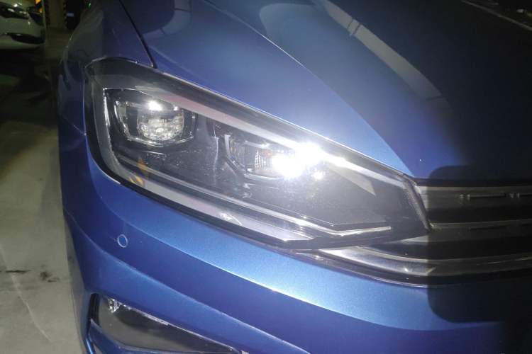 Used Volkswagen Golf Sportsvan 2019 280TSI Automatic Trendy Model China VI Standard Right Front Headlight