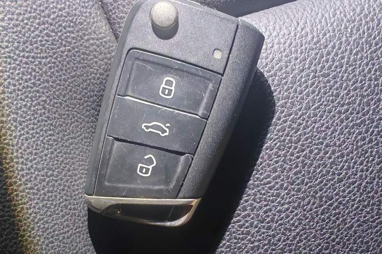 Used Volkswagen Golf Sportsvan 2019 280TSI Automatic Trendy Model China VI Standard Vehicle Key
