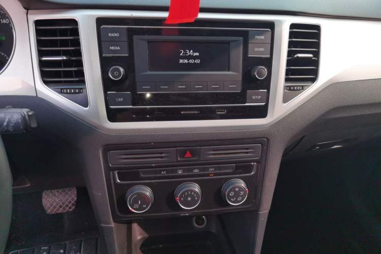 Used Volkswagen Golf Sportsvan 2019 1.6L Automatic Pure Model China V Standard Audio And AC Panel
