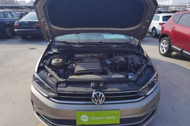 Used Volkswagen Golf Sportsvan 2019 1.6L Automatic Pure Model China V Standard Engine Bay