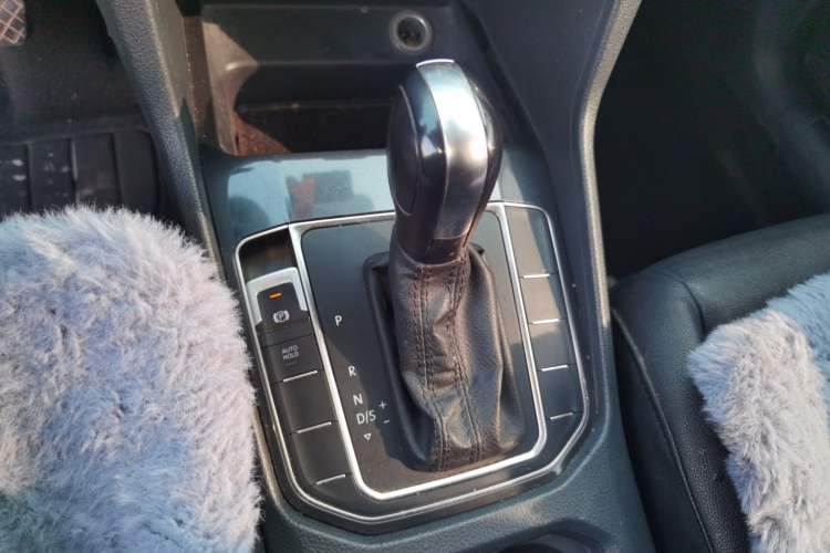 Used Volkswagen Golf Sportsvan 2019 1.6L Automatic Pure Model China V Standard Gear Lever