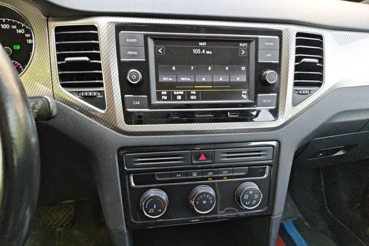 Used Volkswagen Golf Sportsvan 2019 280TSI Automatic Trendy Edition China V Standard Audio And AC Panel