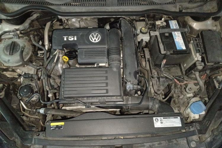 Used Volkswagen Golf Sportsvan 2019 280TSI Automatic Trendy Model China VI Standard Engine Bay