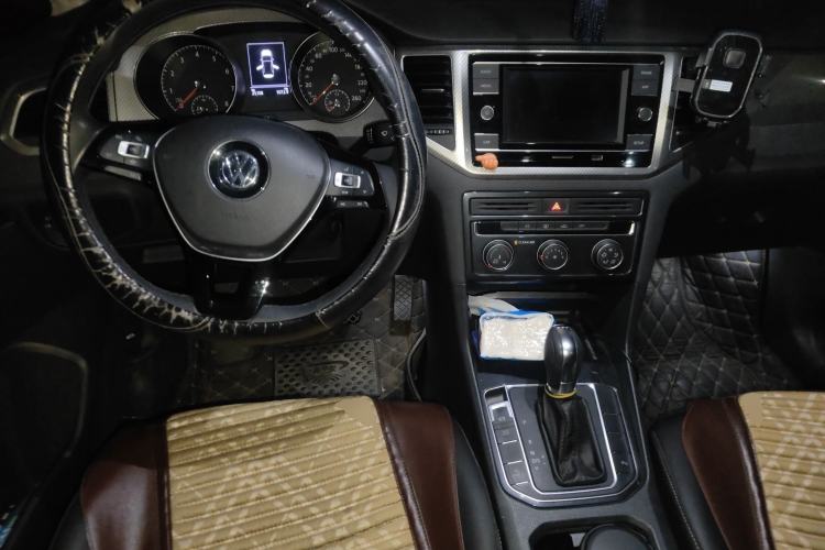 Used Volkswagen Golf Sportsvan 2019 280TSI Automatic Trendy Model China VI Standard Center Console
