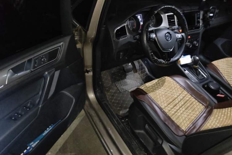 Used Volkswagen Golf Sportsvan 2019 280TSI Automatic Trendy Model China VI Standard Driver Seat