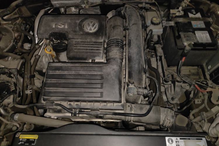 Used Volkswagen Golf Sportsvan 2019 280TSI Automatic Trendy Model China VI Standard Engine Bay