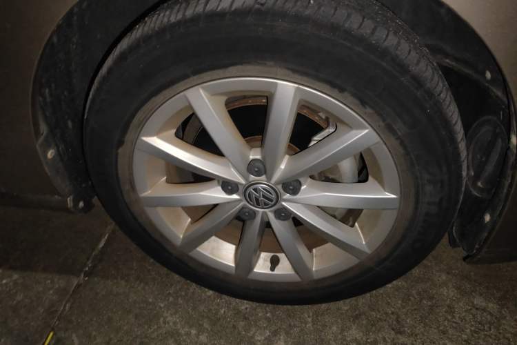 Used Volkswagen Golf Sportsvan 2019 280TSI Automatic Trendy Model China VI Standard Right Front Wheel Hub