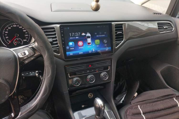 Used Volkswagen Golf Sportsvan 2019 280TSI Automatic Trendy Model China VI Standard Audio And AC Panel