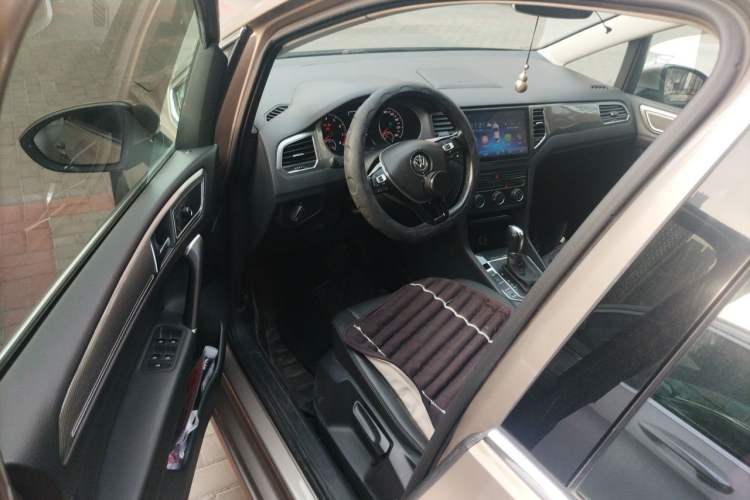 Used Volkswagen Golf Sportsvan 2019 280TSI Automatic Trendy Model China VI Standard Driver Seat