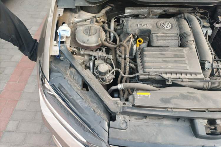 Used Volkswagen Golf Sportsvan 2019 280TSI Automatic Trendy Model China VI Standard Engine Bay Right