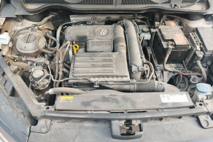 Used Volkswagen Golf Sportsvan 2019 280TSI Automatic Trendy Model China VI Standard Engine Bay