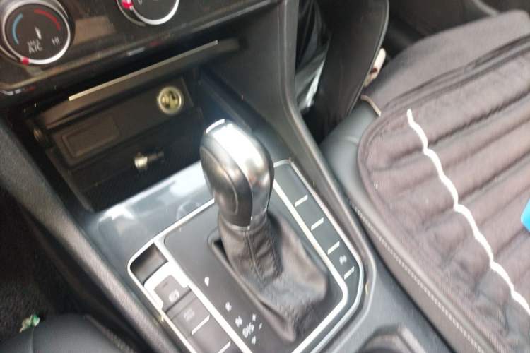 Used Volkswagen Golf Sportsvan 2019 280TSI Automatic Trendy Model China VI Standard Gear Lever