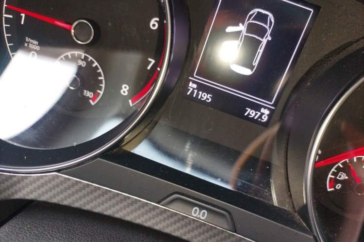 Used Volkswagen Golf Sportsvan 2019 280TSI Automatic Trendy Model China VI Standard Odometer Close Up