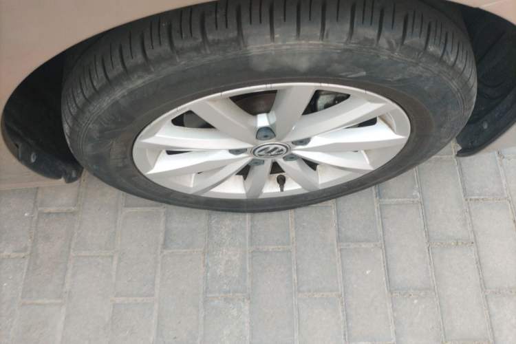 Used Volkswagen Golf Sportsvan 2019 280TSI Automatic Trendy Model China VI Standard Right Front Wheel Hub