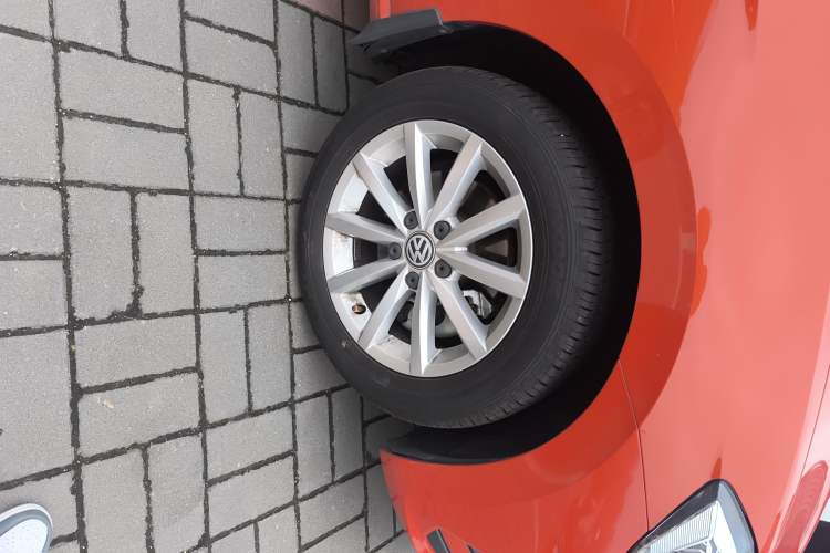 Used Volkswagen Golf Sportsvan 2019 280TSI Automatic Trendy Edition China V Standard Right Front Wheel Hub