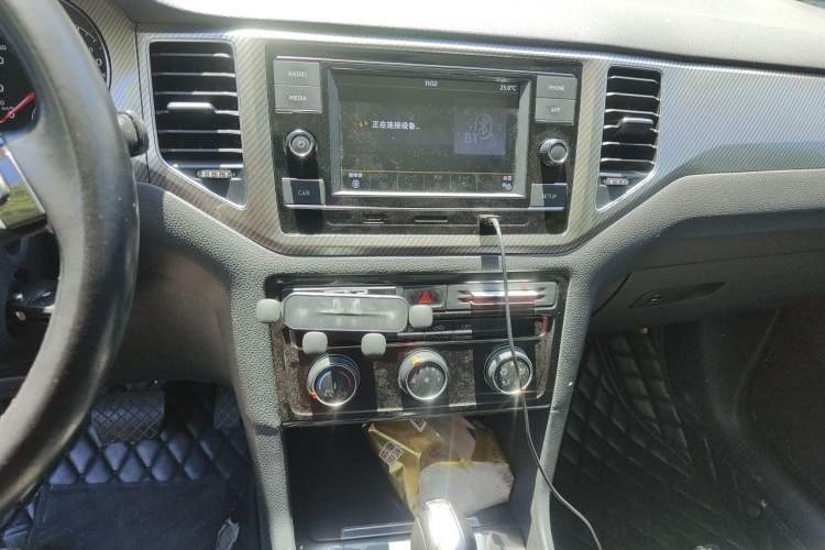 Used Volkswagen Golf Sportsvan 2019 280TSI Automatic Trendy Model China VI Standard Audio And AC Panel