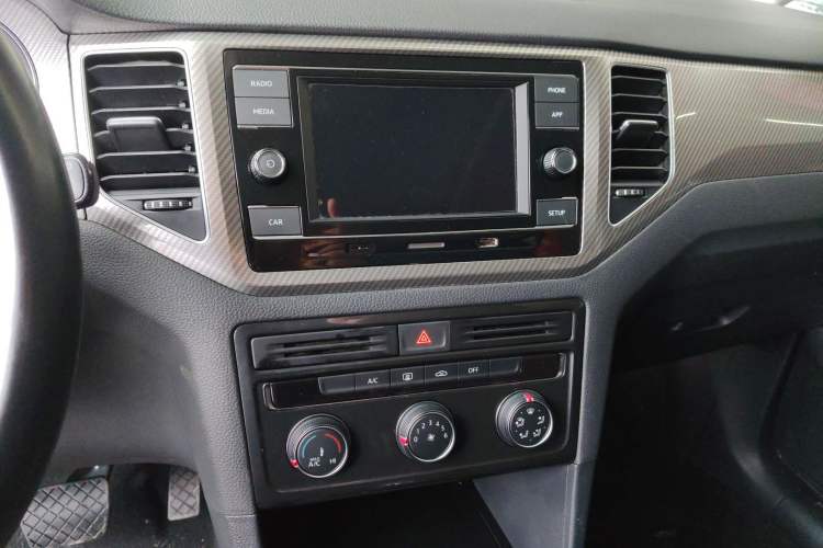 Used Volkswagen Golf Sportsvan 2019 280TSI Automatic Trendy Model China VI Standard Audio And AC Panel