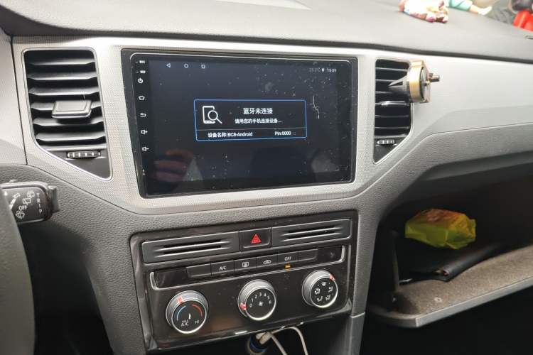 Used Volkswagen Golf Sportsvan 2019 1.6L Automatic Pure Model China V Standard Audio And AC Panel