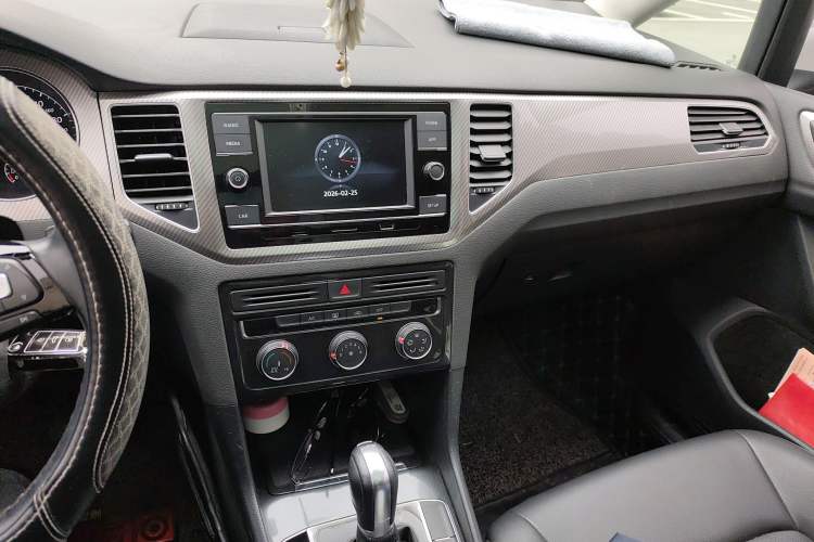 Used Volkswagen Golf Sportsvan 2019 280TSI Automatic Trendy Model China VI Standard Audio And AC Panel