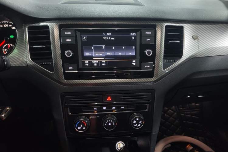 Used Volkswagen Golf Sportsvan 2019 280TSI Automatic Trendy Model China VI Standard Audio And AC Panel