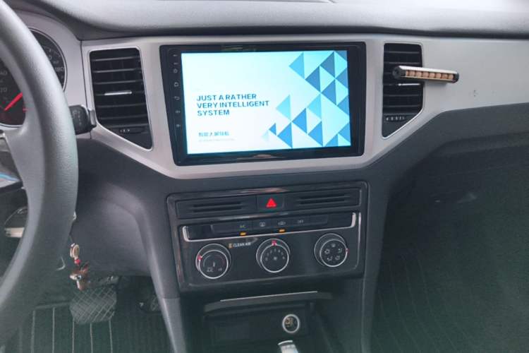 Used Volkswagen Golf Sportsvan 2019 200TSI Automatic C-HR Pure Version China VI Standard Audio And AC Panel