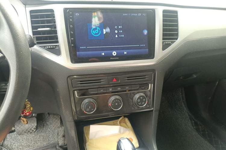 Used Volkswagen Golf Sportsvan 2019 1.6L Automatic Pure Model China V Standard Audio And AC Panel