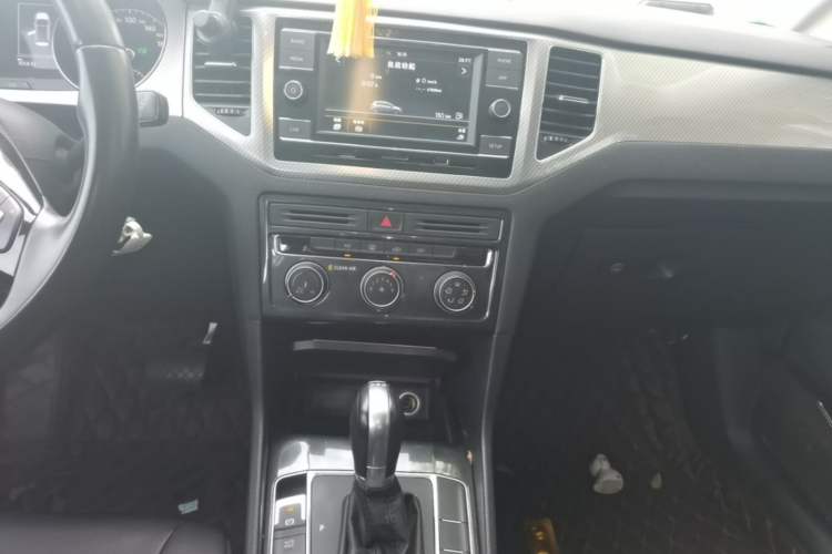 Used Volkswagen Golf Sportsvan 2019 280TSI Automatic Trendy Edition China V Standard Audio And AC Panel