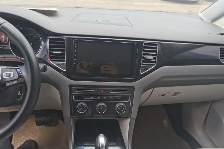 Used Volkswagen Golf Sportsvan 2019 280TSI Automatic Trendy Edition China V Standard Audio And AC Panel