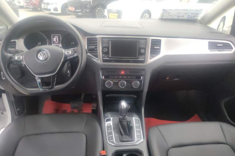 Used Volkswagen Golf Sportsvan 2019 280TSI Automatic Trendy Model China VI Standard Audio And AC Panel