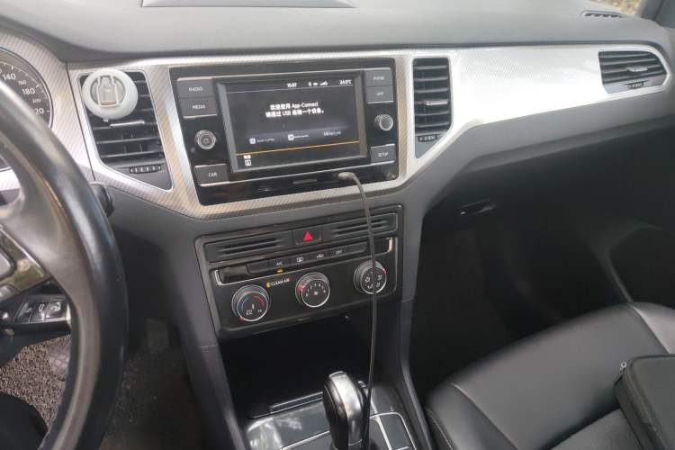 Used Volkswagen Golf Sportsvan 2019 280TSI Automatic Trendy Edition China V Standard Audio And AC Panel