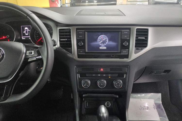 Used Volkswagen Golf Sportsvan 2019 280TSI Automatic Trendy Model China VI Standard Audio And AC Panel
