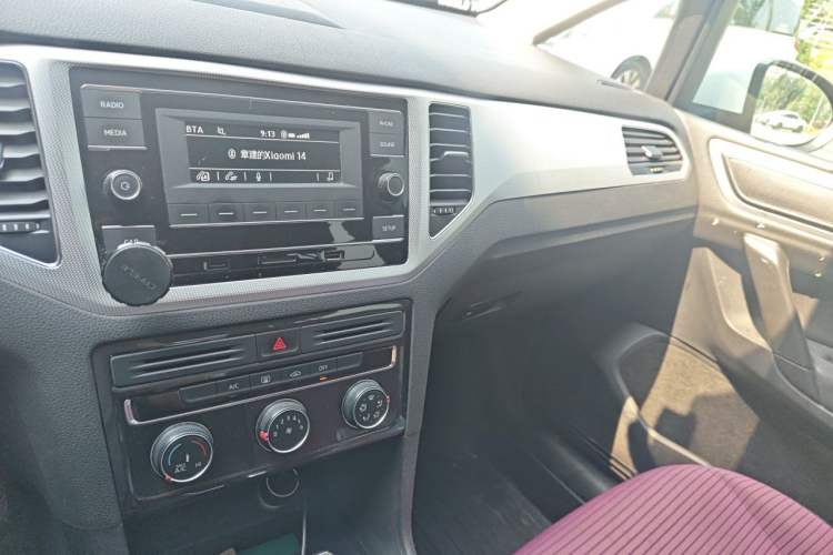 Used Volkswagen Golf Sportsvan 2019 1.6L Automatic Pure Model China V Standard Audio And AC Panel