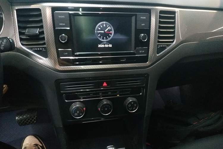 Used Volkswagen Golf Sportsvan 2019 280TSI Automatic Trendy Model China VI Standard Audio And AC Panel