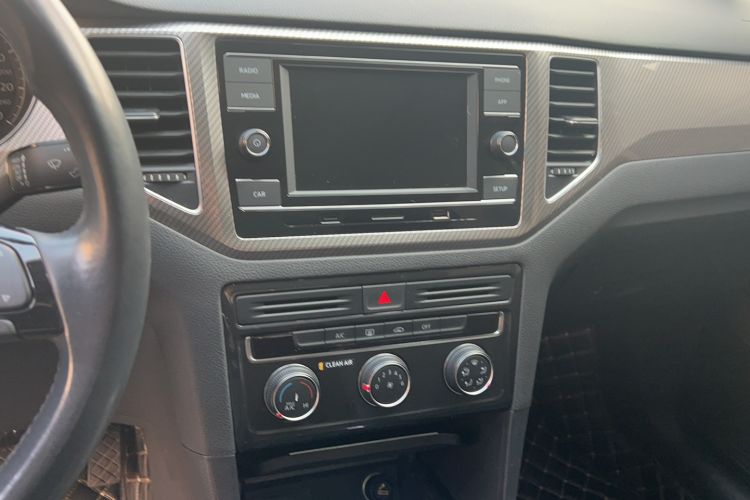 Used Volkswagen Golf Sportsvan 2019 280TSI Automatic Trendy Model China VI Standard Audio And AC Panel