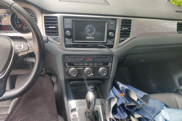 Used Volkswagen Golf Sportsvan 2019 280TSI Automatic Trendy Model China VI Standard Audio And AC Panel