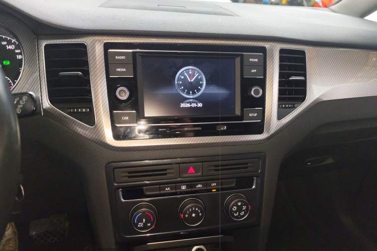 Used Volkswagen Golf Sportsvan 2019 280TSI Automatic Trendy Model China VI Standard Audio And AC Panel