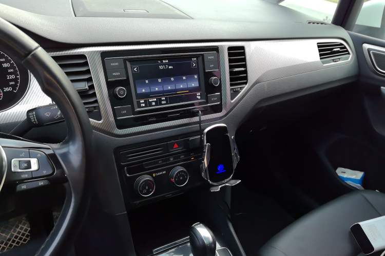 Used Volkswagen Golf Sportsvan 2019 280TSI Automatic Trendy Model China VI Standard Audio And AC Panel
