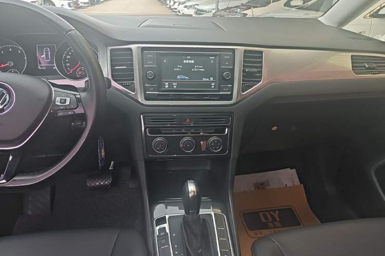 Used Volkswagen Golf Sportsvan 2019 280TSI Automatic Trendy Model China VI Standard Audio And AC Panel