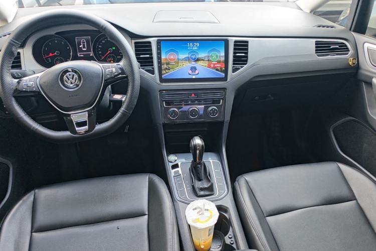 Used Volkswagen Golf Sportsvan 2019 1.6L Automatic Pure Model China V Standard Center Console