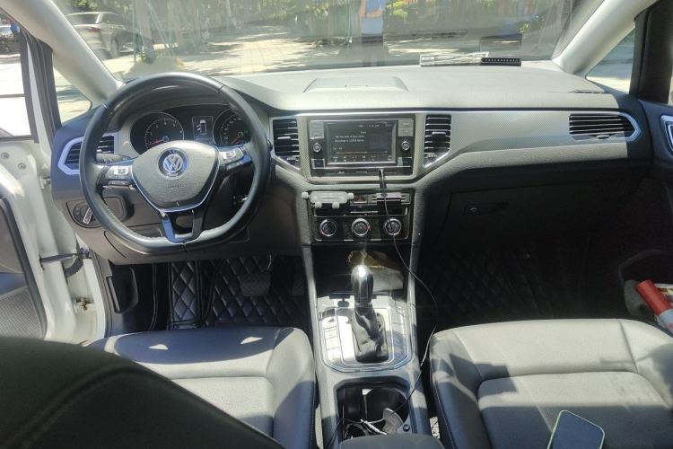 Used Volkswagen Golf Sportsvan 2019 280TSI Automatic Trendy Model China VI Standard Center Console