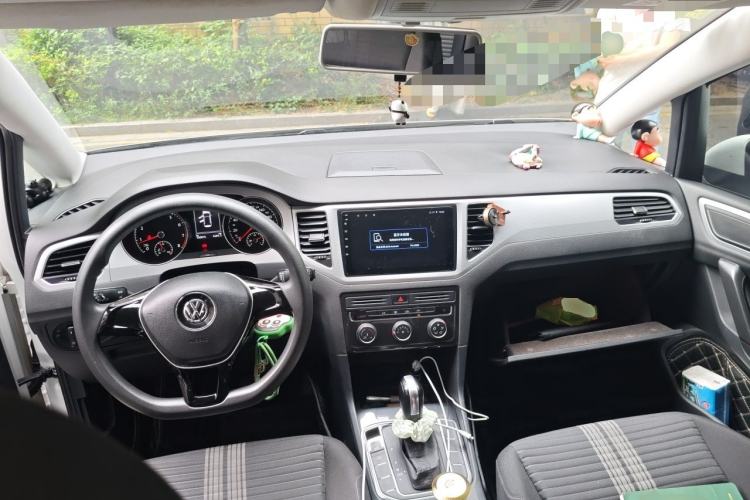 Used Volkswagen Golf Sportsvan 2019 1.6L Automatic Pure Model China V Standard Center Console