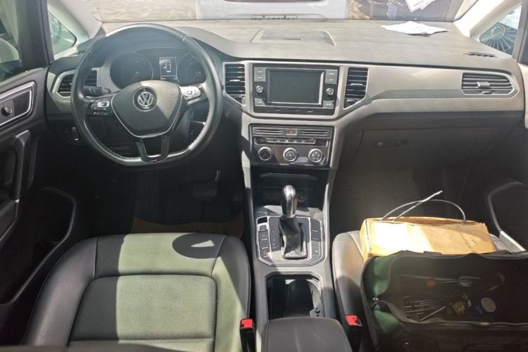 Used Volkswagen Golf Sportsvan 2019 280TSI Automatic Trendy Model China VI Standard Center Console