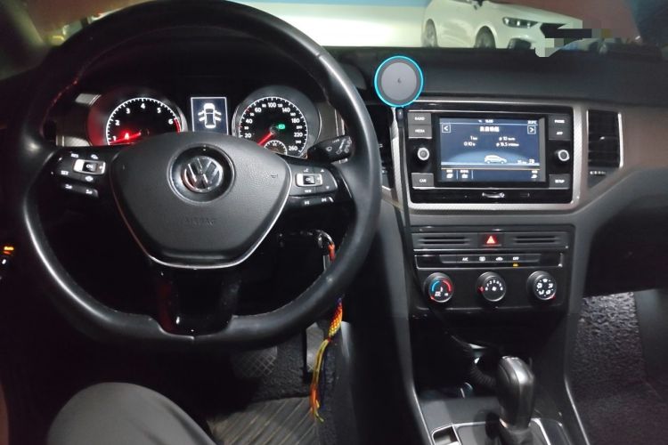 Used Volkswagen Golf Sportsvan 2019 280TSI Automatic Trendy Model China VI Standard Center Console