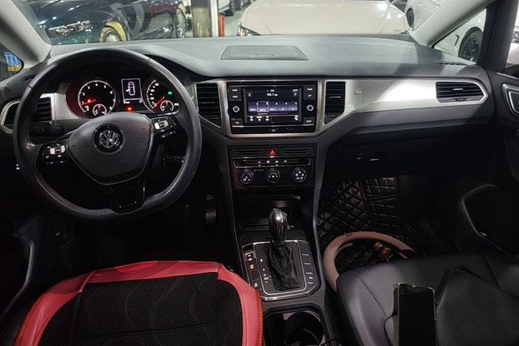 Used Volkswagen Golf Sportsvan 2019 280TSI Automatic Trendy Model China VI Standard Center Console