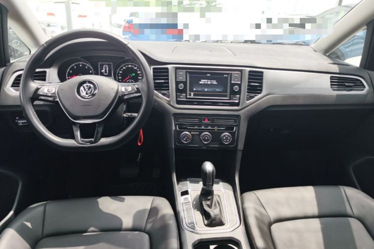Used Volkswagen Golf Sportsvan 2019 280TSI Automatic Trendy Model China VI Standard Center Console