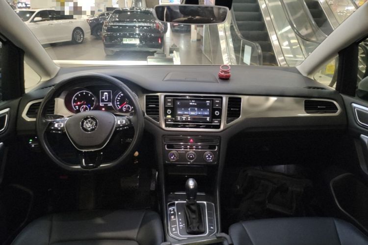 Used Volkswagen Golf Sportsvan 2019 280TSI Automatic Trendy Model China VI Standard Center Console